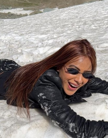 Nia Sharma seen having fun in the snowy valleys, fans looking at the pictures