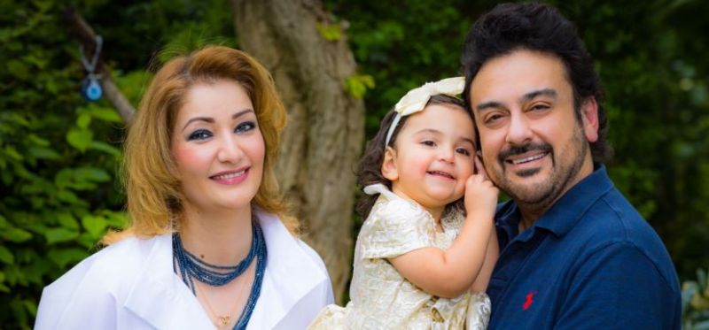 सिंगर अदनान सामी ने अपनी बेटी के दूरसे जन्मदिन पर दिया 3 लाख का गिफ्ट