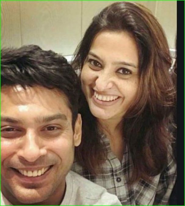 Siddharth Shukla's mother-in-law breaks silence on news of an affair with  him | NewsTrack English 1