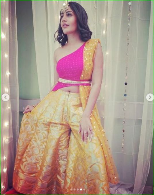 Surbhi Chandna seen in traditional look during the festive season, see pictures