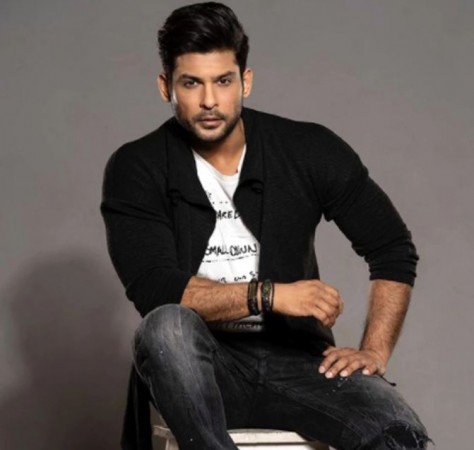 Sidharth Shukla's talked last time to this famous superstar, actor