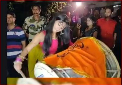 Naira played the drum fiercely during Ganesh immersion, watch viral video