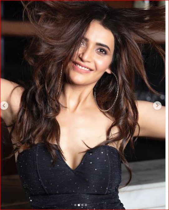 Karishma Tanna's Hot Pictures in Black Dress Sets Internet on Fire |  NewsTrack English 1