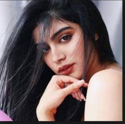 Khushi Kapoor shares about her Bollywood Debut and ‘Curfew time’ secrets in a recent interview