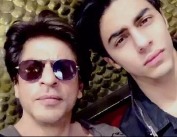 Video! Aryan Khan stretched out Shah Rukh Khan’s Hand, Know why