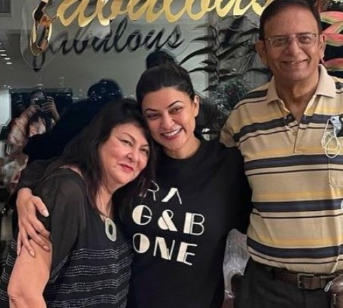 Video!! Sushmita celebrates her mother’s Birthday with Ex Rohman Shawl