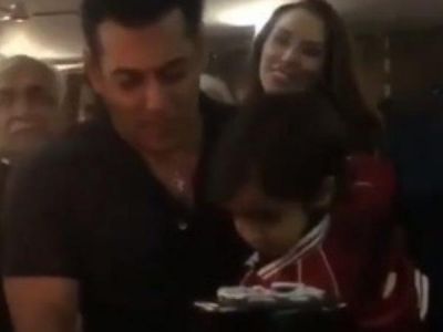 Watch - Salman Khan cuts birthday cake with nephew Ahil, rumoured GF Iulia Vantur