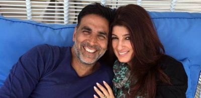 'Apna Time Ayega' Twinkle Khanna sings the song in a hilarious way, check out the video here