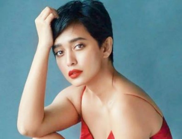 “Sexiest Beast! Ovaries exploding..”,Sayani Gupta’s epic reaction on SRK’s Pathaan