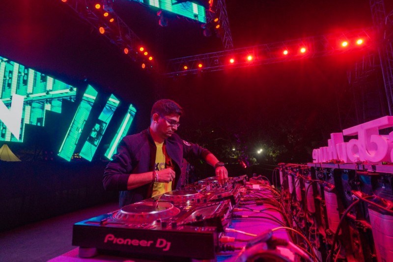 DJ Axonn’s unique approach to his work is what attracts fans towards his music.
