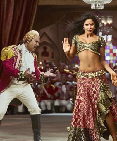 Thugs Of Hindostan Suraiyya Song New look:  Katrina Kaif’s hot moves bewitch Firangi Aamir Khan