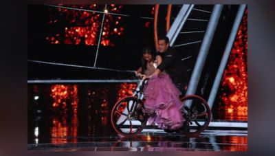 Loveyatri: See pics- Salman Khan, Aayush Sharma and Warina Hussain on the sets of Indian Idol 10