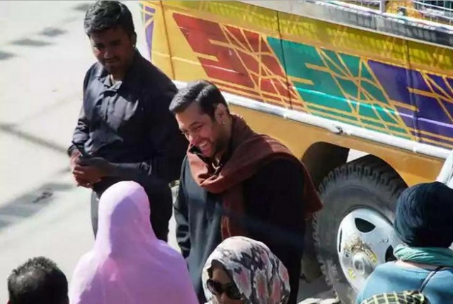 सलमान के खिलाफ कश्मीर में फेन्स का विरोध