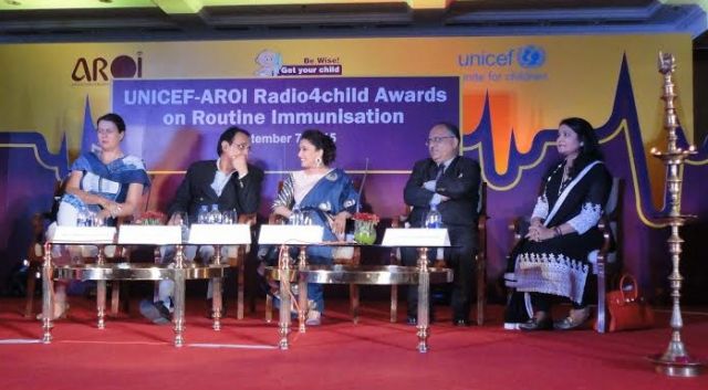 माधुरी दीक्षित पहुंची UNICEF AROI Radio 4 Child Awards मे