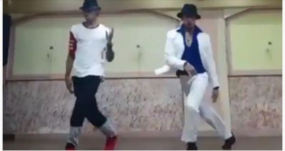 Watch video-Tiger Shroff dances like Michael Jackson to pay tribute to king of pop on his birth anniversary