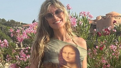 German's Supermodel to be found in her New Mona Lisa Skirt