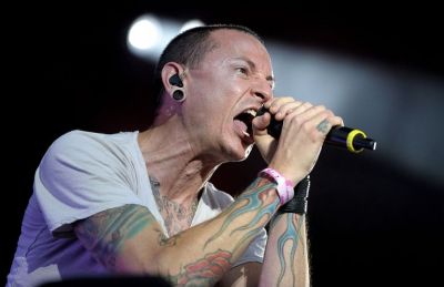 Chester Charles, the front and of Linkin Park committed suicide