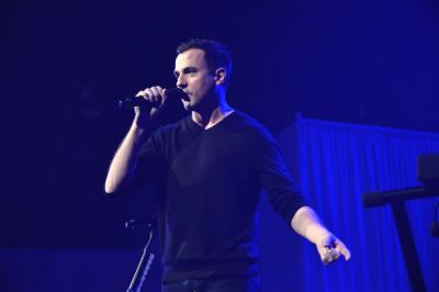 Singer Tommy Page rests in peace