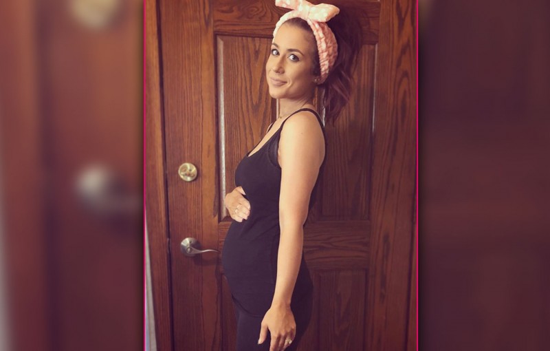 Chelsea Houska Uploads Photo Proudly Flaunting Her Baby Bump