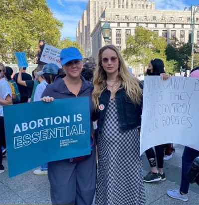 Pregnant The Hunger Games actress joins Amy Schumer to rally for abortion justice at Women's March; Photos