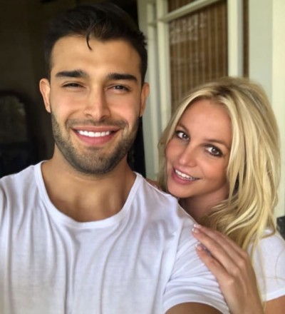Spears discusses her wedding destination with Sam Asghari; solicits fan suggestions