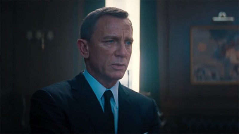 Daniel Craig Breaks down on last day on James Bond set