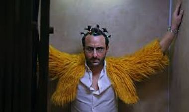 See encounter of Saif with a transgender in first teaser of Kaalakaandi
