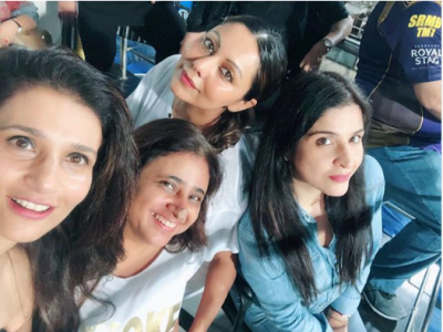 Photos! Gauri Khan enjoys IPL with her girl-gang in Kolkata