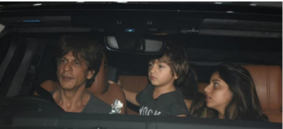 Photo: Shahrukh Khan with the family returned from Kolkata