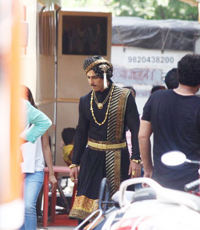 Sonu Sood snapped in a royal look on the sets of Manikarnika