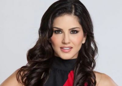 Watch video: Sunny Leone shares video from sets of Rangeela,gets loved by the fans