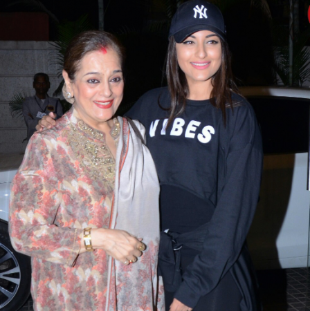 Special screening of movie ‘Welcome To New York’, Sonakshi poses with her mother