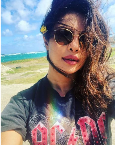 This pink selfie of PeeCee will make your mood chill