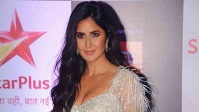 Katrina Kaif rings in New Year by dunking in freezing English channel at 0 degree  with sisters — Watch