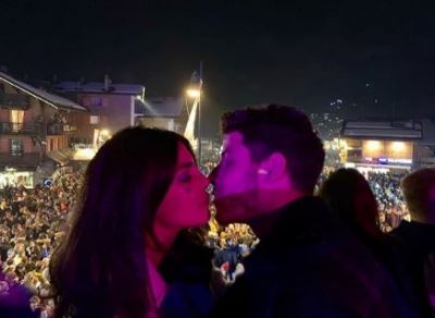 Priyanka Chopra and Nick Jonas welcomes new year by sharing a kiss
