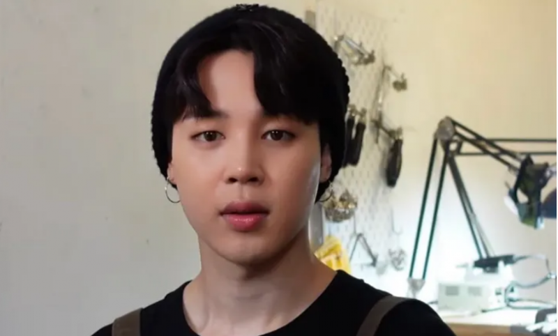 Jimin invites ARMYs as he enjoys his first bracelet-making session, in ...