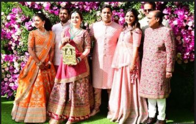Top Bollywood celebrities  made a stunning appearance at Akash-Shloka wedding…..check pics inside