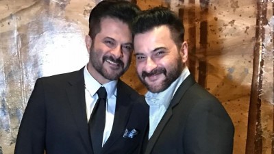 Bollywood's Legendary Kapoor Brothers Shine in Mubarakan's Unique Moment