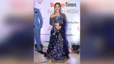 Sunny Leone walks for the Bombay Times Fashion Week