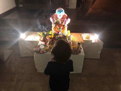 Ganpati ‘Pappa', This is what Abram  calls to Lord of Wisdom
