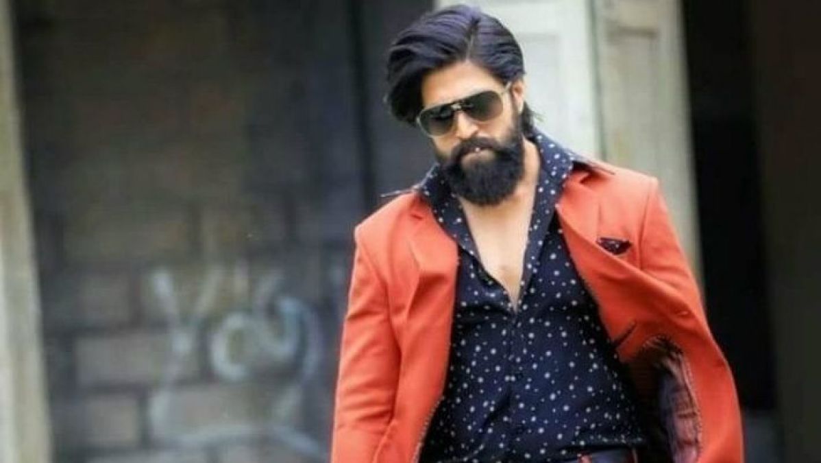 KGF: Chapter 2 Is Already Breaking World Records! Yash Fans Use 20,700  Books To Create The Biggest Mosaic Portrait