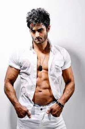 mahesh six pack body