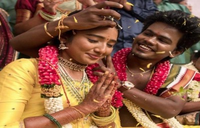 Raja and Deepika, a well-known Kollywood TV couple, wed in presence of their family