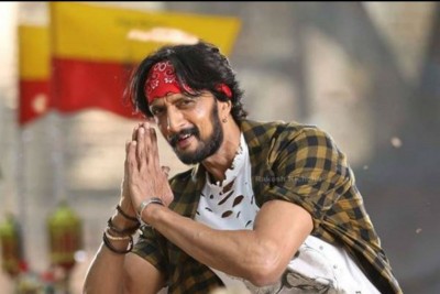 Fans gather around Sudeep Kichcha as he visited the temple amidst his birthday!