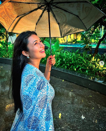 Divyanka Tripathi shares a poem for 'dagabaaz' mumbai rains