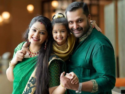 Malayalam TV Host Shilpa Bala wishes hubby Vishnu on his birthday, See Post