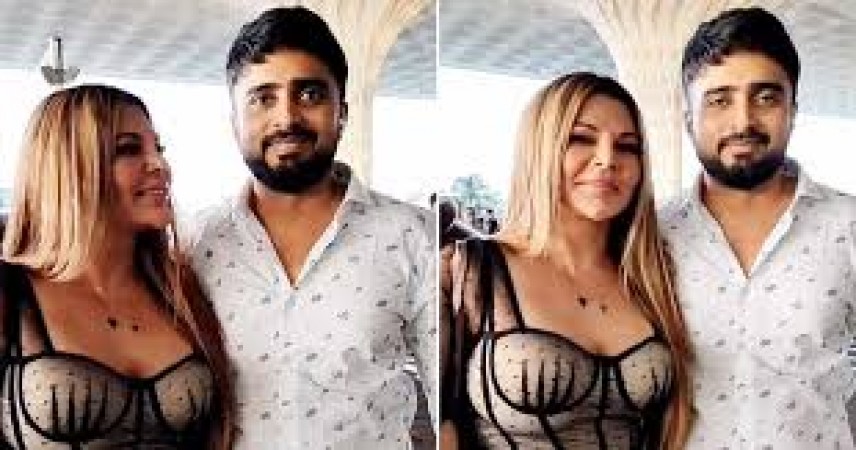 Adil Khan proposes Rakhi Sawant at Mumbai Airport | NewsTrack English 1