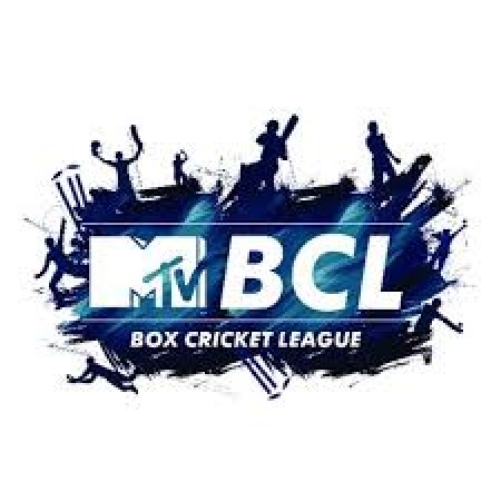 Box Cricket League 2019: Naagin 3 actress Surbhi Jyoti faces a ‘phun’ poke from Bigg Boss ex-contestant Arshi Khan