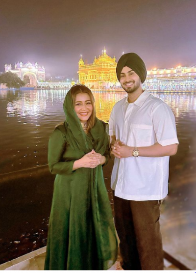 Neha Kakkar and Rohan Preet Singh visit the Golden Temple together