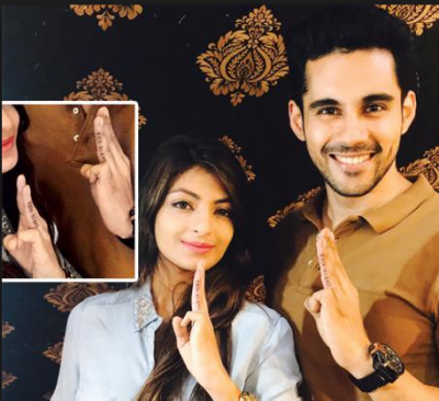 Abhishek Bajaj and Akansha Jindal 'penned' their wedding date in fingers